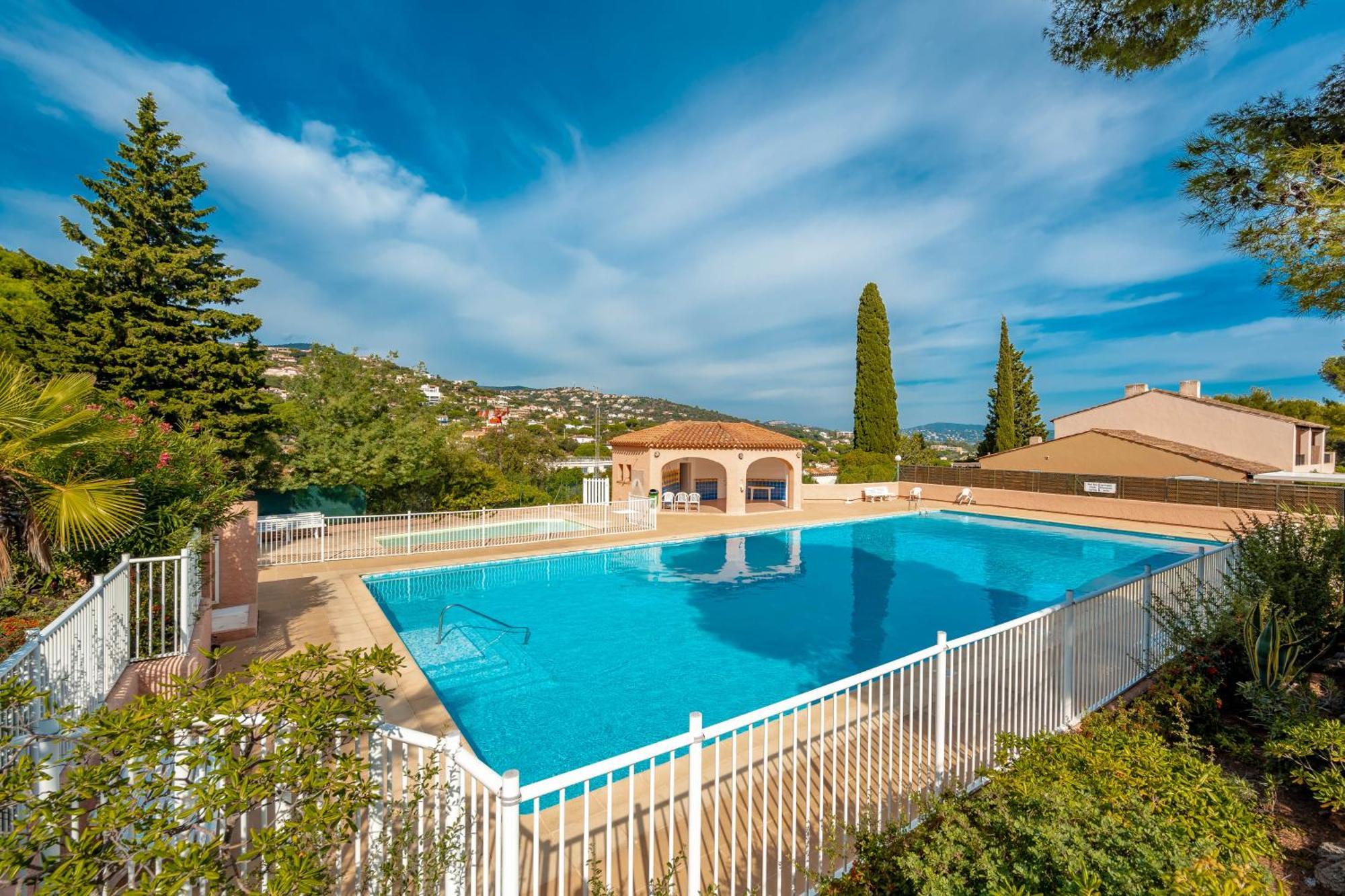 Residence Partenaire Le Domaine De Garlande Cavalaire-sur-Mer Esterno foto